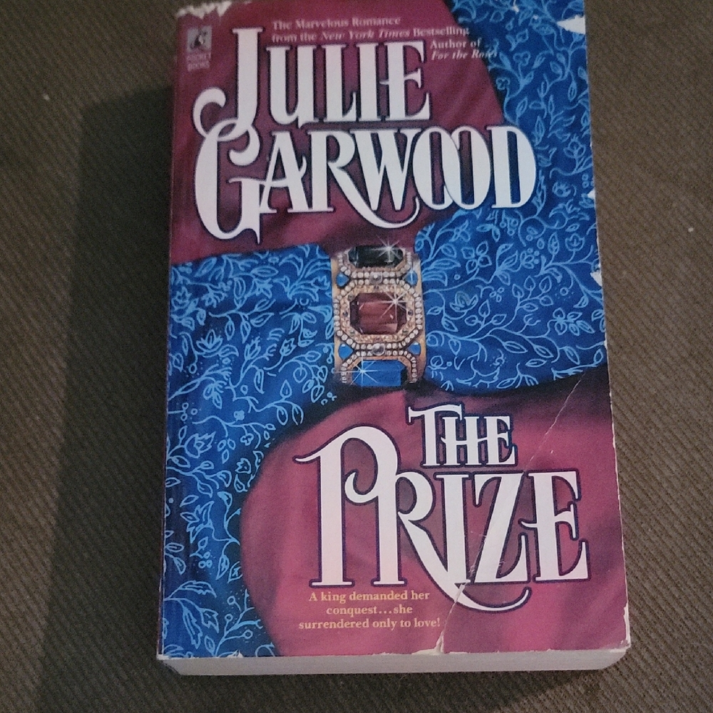 4/$9- The Prize by Julie Garwood Book